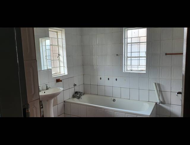 4 BEDROOM HOUSE FOR SALE IN HEIDELBERG INDUSTRIAL